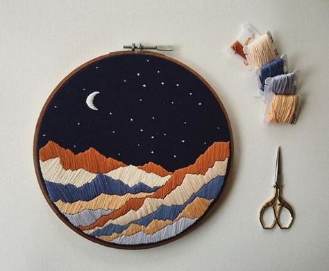 Nature Inspired Embroidery Designs Featuring Star Constellations above Mountain Ranges.        Gloucestershire Resource Centre http://www.grcltd.org/home-resource-centre/ Mountains Embroidery, Pola Sulam, Learn Embroidery, Simple Embroidery, 자수 디자인, Sewing Embroidery Designs, Hand Embroidery Art, Hand Embroidery Stitches, Embroidery Hoop Art