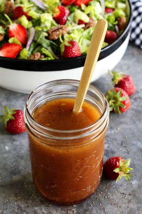 Salad With Red Wine Vinegarette, Red Wine Vinegar Salad Dressing Recipe, Unusual Salads, Red Wine Vinegar Salad Dressing, Easy Homemade Salad Dressing, Sirtfood Diet, Red Wine Recipe, Vinegar Salad Dressing, Dressing Salad