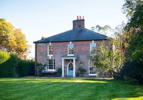 Georgian Exterior, Georgian Farmhouse, Country House Exterior, Modern English Country, Georgian Houses, English Homes, Country Garden Design, Porch Canopy, English Farmhouse