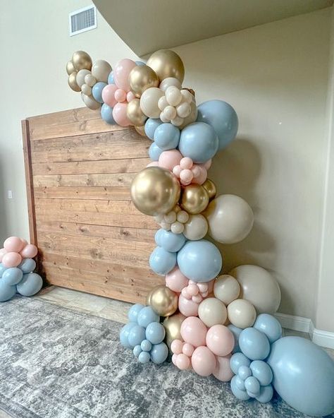 He Or She Backdrop, Gender Reveal Photo Backdrop, Gender Reveal Balloon Arch, Gender Reveal Balloon Garland, Gender Reveal Backdrop, Bear Baby Shower Cake, Gender Reveal Decor, Simple Gender Reveal, Gender Reveal Baby Shower Themes