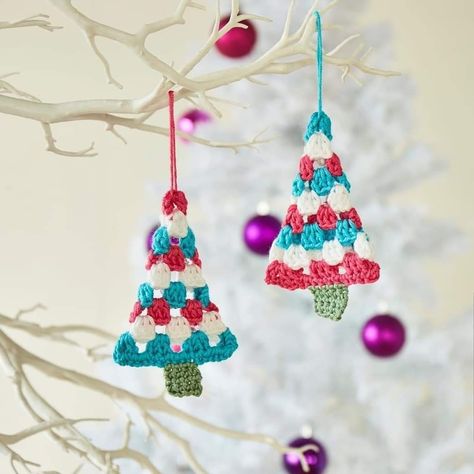 Crochet Christmas Decorations Free, Crochet Christmas Trees Free, Granny Christmas, Crochet Christmas Trees Pattern, Granny Stripe, Crochet Christmas Ornaments Free, Christmas Crochet Patterns Free, Crocheted Christmas, Crochet Tree