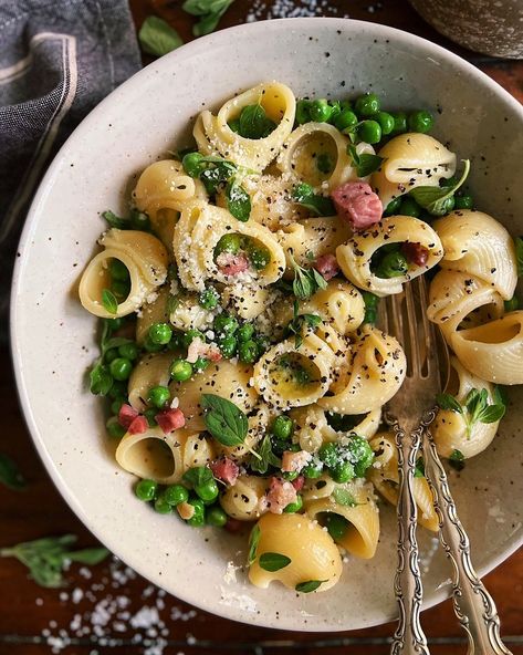 Pea Pasta, Crispy Pancetta, Fresh Peas, Creamy Pasta Dishes, Another Day, I Love Food, Pasta Dishes, Treat Yourself, Black Pepper