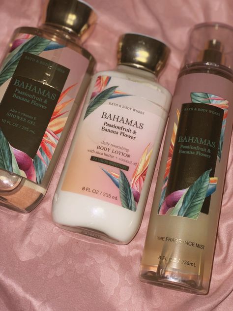 Bath And Body Works Tropical Scents, Bahamas Bath And Body Works, Perfume Smells, Shower Items, Bath N Body Works, Perfume Photography, Tropical Scent, Hygiene Care, Bath And Body Works Perfume