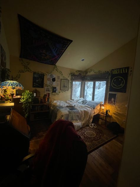 Rotting In My Room, Whimsical Room, Tiny House Bedroom, Future Bedroom, Easy Room Decor, Chill Room, Rooms Ideas, Sanctuary Bedroom, Redecorate Bedroom