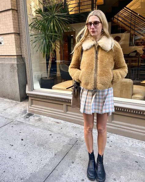 LILLY SISTO on Instagram: "Spring is upon us !!!" Lilly Sisto, Fall Winter Street Style, Winter Street Style, She Wolf, Winter Street, Cold Weather Fashion, Street Style Winter, Layered Look, Work Fashion