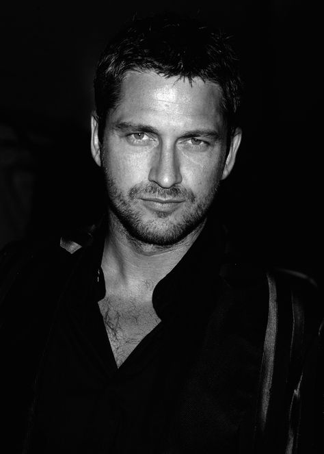 Gerard Butler Young, Gerald Butler, Actor Gerard Butler, Danny O'donoghue, Vine Videos, Scottish Actors, Hottest Male Celebrities, James Bond Movies, Gerard Butler