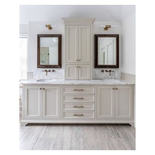 Central Park Serenity - Traditional - Bathroom - Philadelphia - by Jarrett Design | Houzz Traditional Bathrooms, Simply Home, Powder Room Decor, Timeless Kitchen, Inspiration Kitchen, Large Shower, Design Bathroom, Kitchen Pictures, Grey Bathrooms