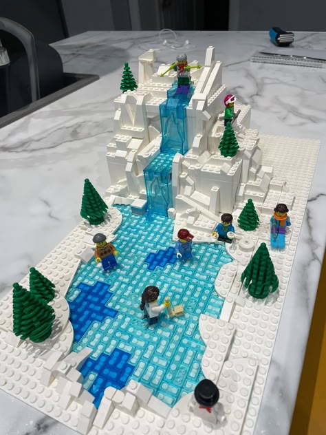 Christmas Lego Builds, Lego Winter Village Ideas, Lego Winter Village Display, Christmas Lego, Lego Christmas Village, Lego Winter Village, Lego Village, Lego Winter, Village Ideas