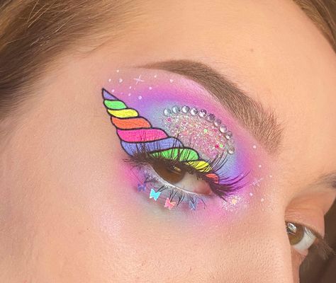 Holiday Eye Makeup, Crazy Eye Makeup, Eyeliner Designs, Bright Eye Makeup, Cute Eye Makeup, Face Art Makeup, Unicorn Makeup, Eye Makeup Pictures, Eyeliner Makeup