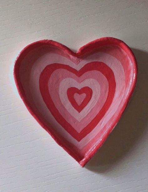 Ceramic Ring Dish Heart, Heart Shaped Pottery Painting Ideas, Heart Bowl Pottery, Heart Shaped Ceramics, Pottery Painting Ideas Heart, Clay Crafts Heart, Pottery Painting Hearts, Clay Heart Ideas, Heart Shaped Painting