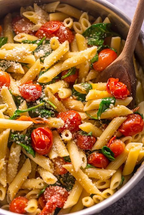 Pasta Recipes With Tomatoes, Spinach And Pasta Recipes, Recipes With Tomatoes, Tomato And Spinach Pasta, Spinach Tomato Pasta, Recipe With Spinach, Spinach Pasta Recipes, Easy Pasta Recipe, Tomato Pasta Recipe