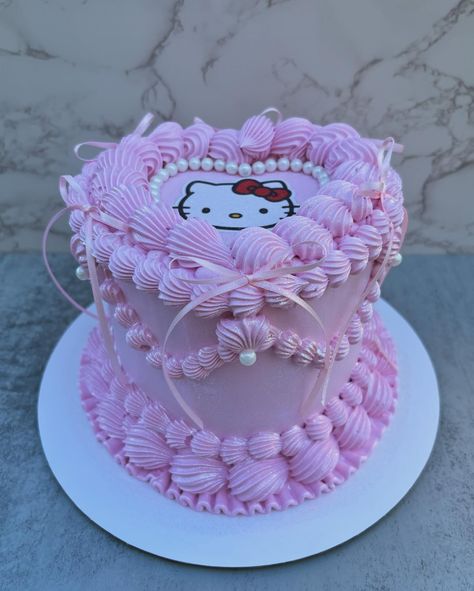 Obsessed with this one 🩷 Heart Vintage Cake, Hello Kitty Heart, Vintage Cakes, Kitty Cafe, Heart Vintage, Heart Cake, Vintage Cake, Quince, Idaho