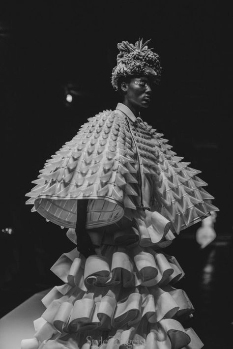 Noir Kei Ninomiya, Kei Ninomiya, Fashion Costume, Yohji Yamamoto, Issey Miyake, Couture Dresses, Victorian Dress, Make Up, Spring Summer