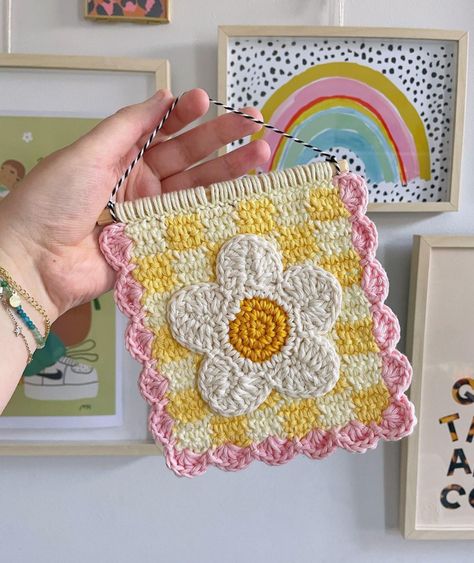 Natasha Emmerson (@love.indy_) • Instagram photos and videos Crochet Tapestry Pattern, Pattern Pixel Art, Hobby Inspiration, Art Au Crochet, Crochet Wall Hanging, Crochet Wall Art, Tapestry Pattern, Crochet Decor, Confection Au Crochet