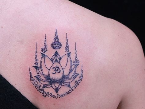 Sak Yant Lotus Tattoo, Lotus Sak Yant, Thai Lotus Tattoo, Sak Yant Lotus, Tattoos Thailand, Tattoo In Hand, Cambodian Tattoo, Thai Tattoos, Pegasus Tattoo