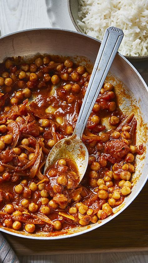 A real store cupboard favourite, these curried chickpeas are easy to throw together. Serve them with plain rice on their own or with another curry to feed the family. This recipe doubles easily and can be frozen (minus the yoghurt) or kept in the fridge for another meal. Store Cupboard Recipes, Broke Meals, Curried Chickpeas, Veg Dinner Recipes, Chana Masala Recipe, Cook Vegetables, Comfort Recipes, Plain Rice, Store Cupboard