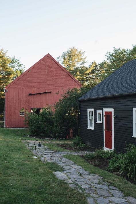 Best wedding venue in Maine! A unique and historic coastal Maine wedding venue. This property has 11 rooms onsite that guests, including the bride & groom, can stay in which is steps away from the 1800s barn available for your wedding day. #maineweddingvenue #coastalmainewedding #outdoormainewedding Maine Beach House, Portland Airport, Maine Wedding Venues, Festival Style Wedding, Maine Cottage, Ranch Exterior, Coastal Maine, Cottage Wedding, Forest Backdrops