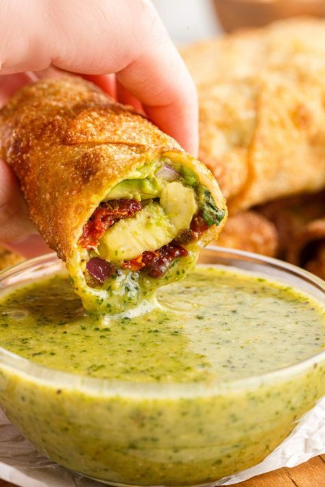 Don’t you love the avocado egg rolls at Cheesecake Factory? Well, now you can make Copycat Cheesecake Factory Avocado Egg Rolls at home. Avacado Egg Rolls, Cheesecake Factory Avocado Egg Rolls, Copycat Cheesecake Factory, Spring Roll Sauce, Egg Roll Ingredients, Avocado Egg Rolls, Avocado Taco, Avocado Roll, Fresh Meals