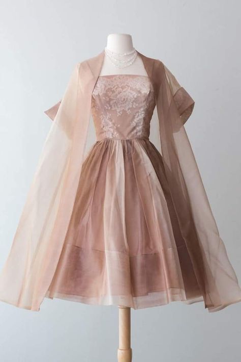 Vintage Clothing Store, Vintage Clothing Boutique, Vintage Wedding Dresses, Vintage Party Dresses, Vintage Clothing Stores, Fairytale Dress, Vestidos Vintage, Mode Vintage, Vintage Shop