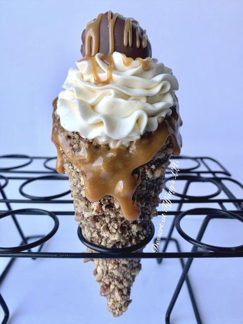 Cheesecake Waffle Cone, Crunch Cone, Waffle Cone Recipe, Custom Treats, Cone Dessert, Ice Cream Waffle Cone, Cake In A Cone, Dessert Waffles, Turtle Cheesecake