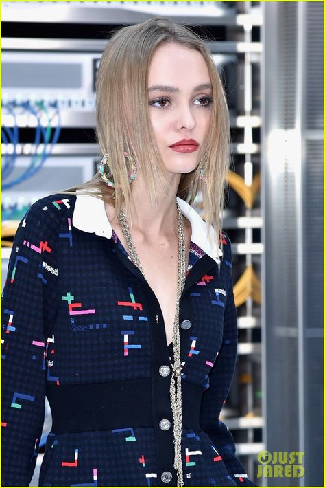 Lily-Rose Depp's Parents Are Proud of Her Chanel Gig Lily Rose Depp Vogue, Lily Rose Depp Chanel, Lily Rose Depp Outfits, Photoshoot Face, Rose Photoshoot, French Girl Chic, Rose Depp, Vanessa Paradis, House Clothes