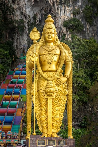 Free photo golden statue at batu caves i... | Free Photo #Freepik #freephoto #temple #buddhism #hinduism #golden-temple God Temple, Golden Statue, Temple Photo, Murugan Wallpapers, Batu Caves, Oneplus Wallpapers, Lord Murugan Wallpapers, Lord Murugan, Golden Temple