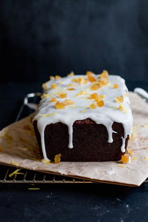 Fresh ginger, molasses & apple loaf cake - dark, warmly spiced with fresh ginger and not too sweet, studded with tender apple & topped with a lemon glaze. Apple Molasses, Apple Loaf Cake, Ginger Loaf, Apple Loaf, Lumberjack Cake, Carrot Cake Loaf, Ginger Molasses, Cake Mug, Sweet Carrot