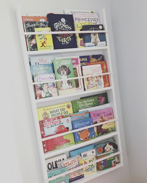 Flat Wall Bookshelf, Diy Wall Mount Bookshelf, How To Make Book Shelf, Diy Mounted Bookshelf, Diy Wall Book Shelf, Diy Wall Bookshelves Kids, Diy Wall Mounted Bookshelves, Diy Kid Bookshelf, Wall Mount Bookshelf