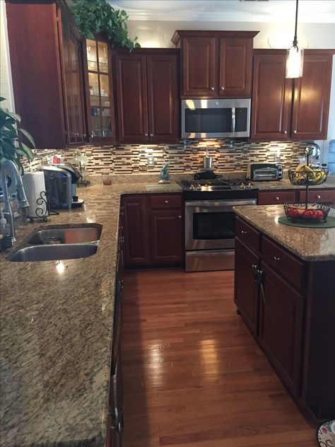 Brown Kitchens Ideas, Townhouse Closet Organization, Tile On Kitchen Wall, Brown Cabinet Kitchen Decor, Brown Kitchen Remodel, Dark Brown Wood Floors Kitchen, Brown And Black Kitchen Ideas, House Interior Brown, Living Room Connected To Kitchen