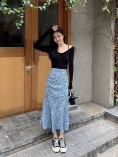 Soft Skirt Outfit, Tight Skirt Outfit Casual, Japanese Dress Outfit, Japan Outfit Ideas, Korean Skirt Outfits, Korean Outfits Men, Softgirl Outfits, Primavera Outfit, Skirt Outfits Korean