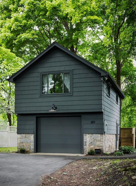 Craftsman Carriage House Garage, Single Car Garage Adu, Small Carriage House Plans, Small Garage House, Garage With Guest House, Garage To Tiny House, Garage House Ideas, Detached Garage With Apartment, Guest House Garage