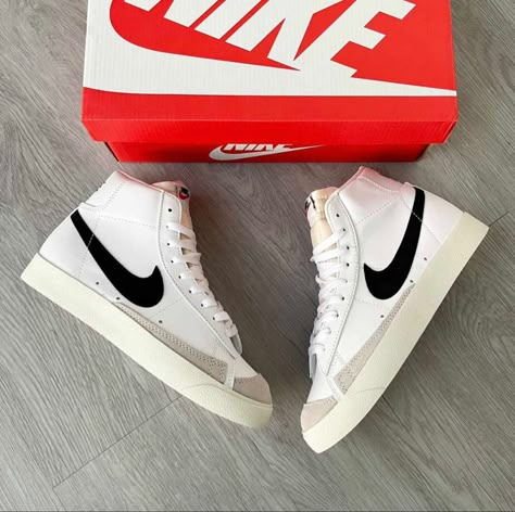 Nike Shoes (men), Womens Blazer, Nike Jordan Retro, All Nike Shoes, Outfit Streetwear, Nike Blazer Mid 77, Brands Fashion, Nike Blazer Mid, Shoes Photography