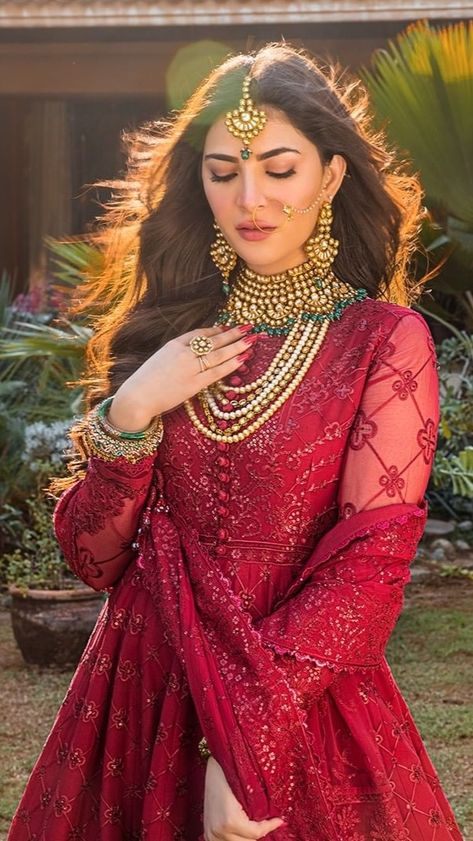 Red Frock, Girls Designer Dresses, Fine Embroidery, Asim Jofa, Bride Photography Poses, Embroidered Suit, Pakistani Dresses Casual, Traditional Indian Outfits, Trendy Dress Outfits