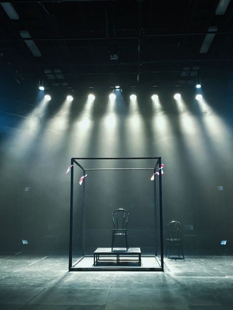 Stage Simple Design, Office Theatre Set Design, Simple Stage Set Design, Modern Set Design Theatre, Modern Theatre Design, Minimalistic Stage Design, Simple Set Design Theatre, Minimalistic Set Design, Minimalist Theatre Set