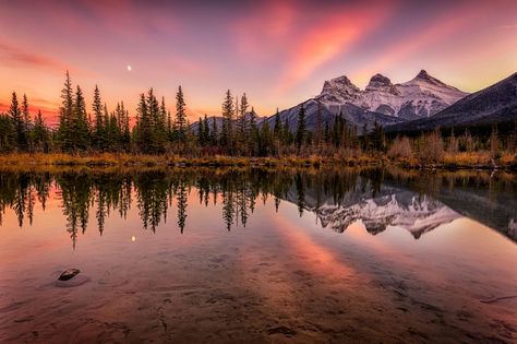 Canmore Canada, Mountain Landscape Photography, Canada Photography, Landscape Photography Tips, Mountain Wallpaper, Wallpaper Laptop, Macbook Wallpaper, Three Sisters, Canadian Rockies