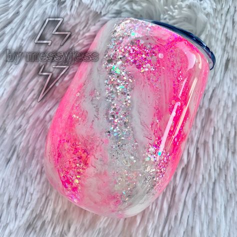 Pink Sparkle Tumbler Cup, Pink Sparkly Tumbler Cups, Pink Glitter Tumbler Cup, Pink And Black Tumbler Ideas, Sparkle Tumblers Glitter, Wine Glitter Tumbler, Glitter Tumbler Designs, Glitter Wine Tumbler Ideas, Custom Glitter Tumblers