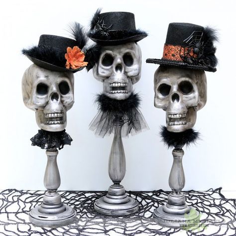 How to make skull candle stick Halloween decorations – Recycled Crafts Halloween Skull Decor, Porche Halloween, Skeleton Heads, Dollar Tree Halloween Decor, Diy Halloween Dekoration, Dollar Store Halloween Decorations, Halloween Decor Diy, Nail Art Halloween, Dollar Tree Halloween