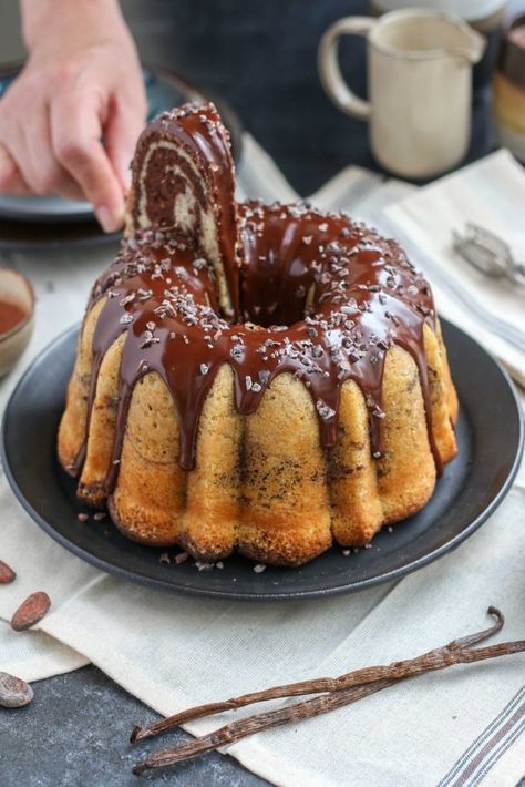 Marble Bundt Cake with Chocolate Ganache - Paris chez Sharon Marble Bundt Cake, Marble Cakes, Praline Cake, Simple Cakes, Marble Cake Recipes, Honey Chocolate, Gateaux Cake, Caramel Cookies, Slices Recipes