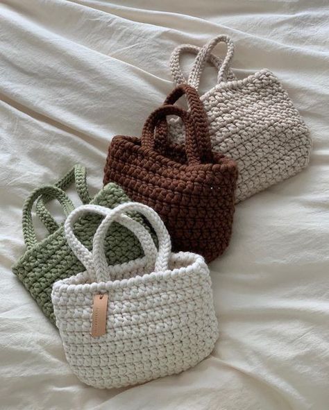 Simpul Makrame, Crochet Shoulder Bags, Crochet Fairy, Mode Crochet, Crochet Business, Crochet Design Pattern, Crochet Wool, Crochet Handbags Patterns, Crochet Purse Patterns