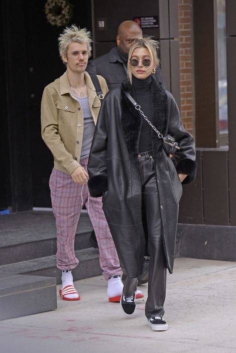 Bailey Bieber Style, Hailey Bieber Justin Bieber, Fashion Collection Inspiration, Cold Fashion, Black Jeans Outfit, Estilo Chic, Black On Black, Instagram Outfits, Leather Outfit