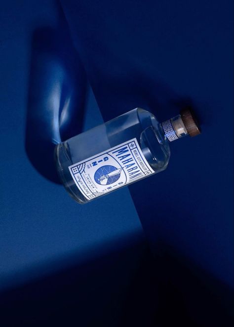 Blue aesthetic gin bottle Gin Aesthetic, Gin Illustration, Blue Gin, Gin Packaging, Vodka Packaging, Gin Bottle, Blue Cocktails, Gin Bottles, Dark Blue Background