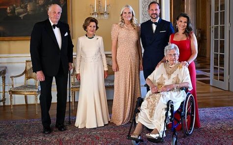 Regal Names, Norwegian Royalty, Royal Family Pictures, Danish Royal Family, Olympic Athletes, Printed Gowns, Danish Royals, European Royalty, Gala Dinner