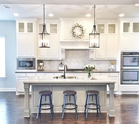 Extend cabinets to ceiling with glass cabinets. White Kitchen Black Pendant Lights, Remolded Kitchen, Backpack Organizer, Cabinets To Ceiling, Double Ovens, Kitchen Retro, Kitchen Redo, White Kitchen Cabinets, Kitchen Remodel Idea