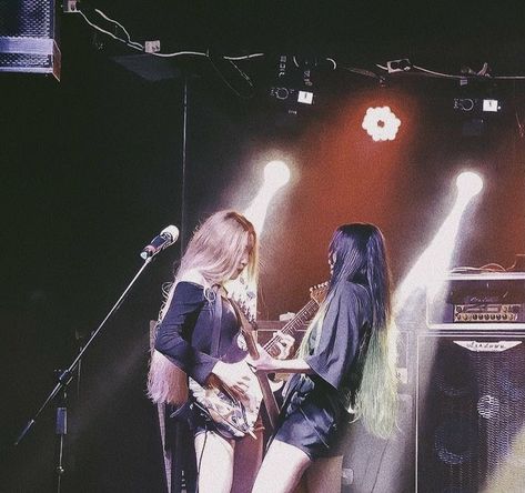 Rock Girlfriend Aesthetic, Rolling Quartz, Tessa Bailey, Rockstar Girlfriend, Rockstar Aesthetic, Rockstar Gf, Dream Music, Garage Band, Meteor Garden