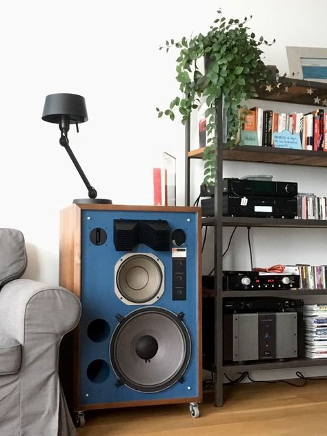 Ideas For Small Apartments, Hifi Room, Home Music Rooms, Music Corner, Vinyl Room, Record Room, Sound Room, Vintage Speakers, Audio Room