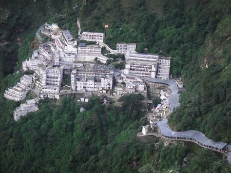 Vaishno Devi Vaishno Devi Temple, Vaishno Mata, Horses Wallpaper, Kashmir Tourism, India Landscape, Krishna Lord, Jay Mata Di, Goddess Mahalakshmi, Hindu Goddesses