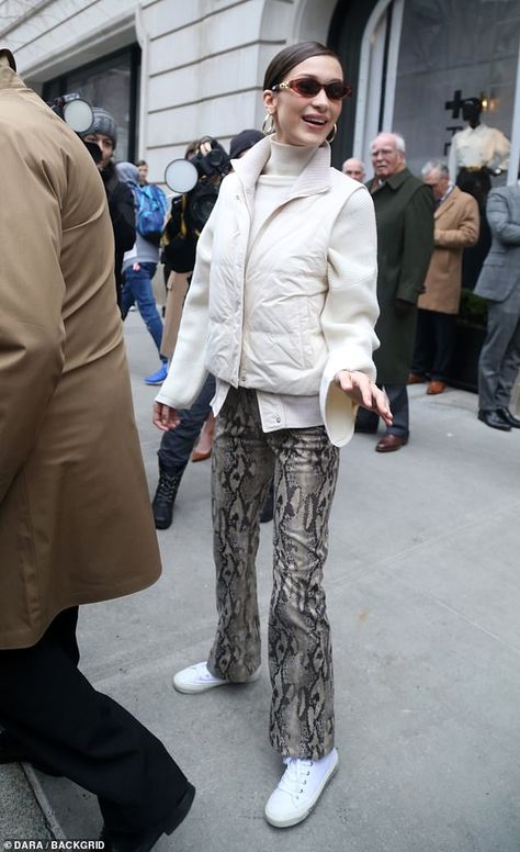 Snakeskin Pants Outfit, Ralph Lauren Fashion Show, Snakeskin Pants, Ralph Lauren Fashion, Bella Hadid Street Style, 7 February, Jeans Street Style, Bella Hadid Outfits, Bella Hadid Style