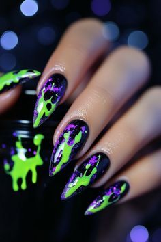 Nail Art Designs Acrylic Short, Halloween Nails Cat Design, Short Stilleto Nails Halloween, Halloween Themed Nails Short, Glow In Dark Halloween Nails, Halloween Nails Almond Shape Short, Spooky Halloween Nails Almond, Almond Shaped Halloween Nail Designs, Modern Halloween Nails