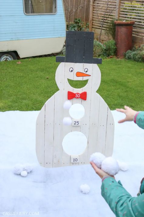 Christmas Grotto Ideas, Snowman Games, Diy Snowman Decorations, Christmas Party Games For Kids, Christmas Fair Ideas, Snow Party, Festive Activities, New Year's Games, Christmas Games For Family