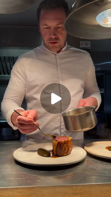 Made In Oldstead on Instagram: "Ring in the New Year with our INCREDIBLE NYE Celebration Hamper! 🎉🥳 Watch as @tommybanks unboxes and demolishes the delicious NYE Beef Wellington Box—it’s a feast you won’t want to miss! If this has your taste buds tingling, head to the link in bio to order yours today and make your celebration unforgettable! 🤩" Beef Wellington Plating, Fondant Potatoes, Nye Celebration, Instagram Ring, Beef Wellington, Ring In The New Year, Food Plating, Main Course, Taste Buds